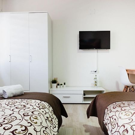 Apartmani Centar Lux New ซเรนยานิน ภายนอก รูปภาพ