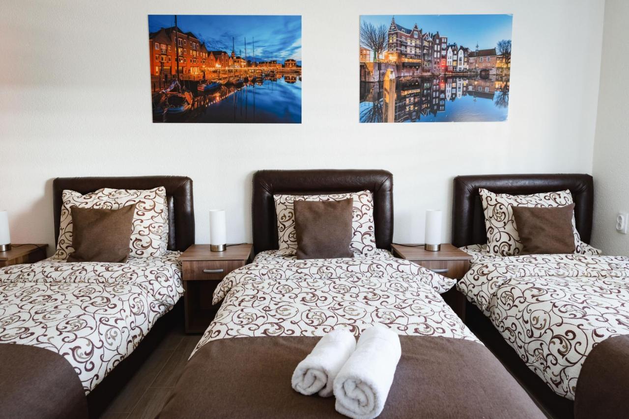 Apartmani Centar Lux New ซเรนยานิน ภายนอก รูปภาพ